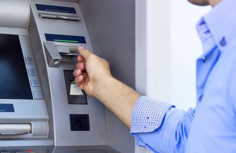 No le dieron el dinero, demoraron una semana en entregárselo y le aplicaron retenciones indebidas