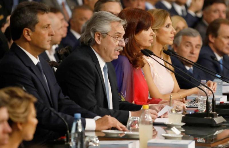 Fernández desafía al campo y a los jueces, y brinda un respaldo histórico al aborto