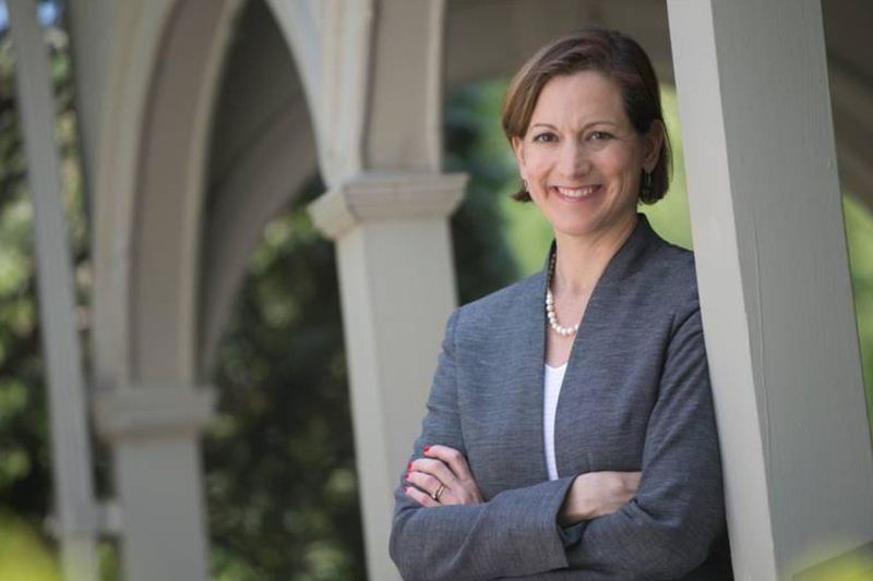 Anne Applebaum: «El declive de la democracia no es inevitable, pero tampoco la supervivencia de la democracia es inevitable. Depende de las decisiones que tomemos»