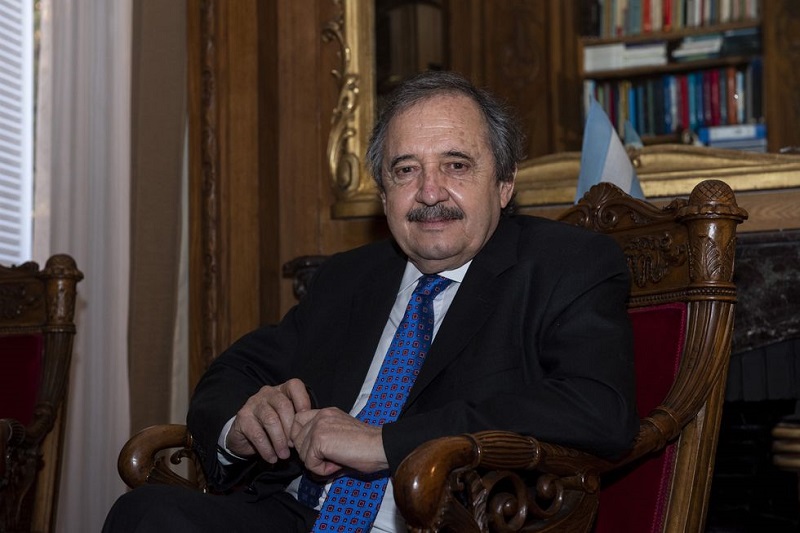 Alfonsín sobre la necesidad de diálogo y acuerdos en democracia