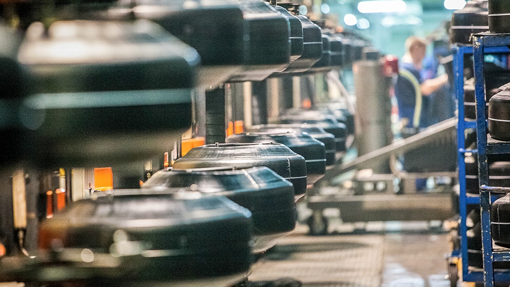 Mejoraron las condiciones de acceso a dólares para importar autopartes e insumos del agro