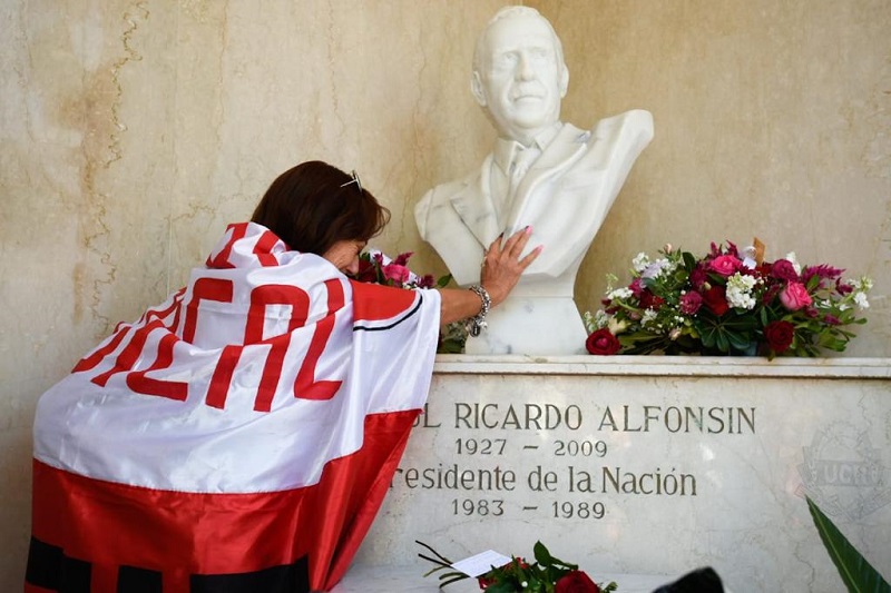 En un nuevo aniversario de su fallecimiento, la UCR honró el legado de Raúl Alfonsín