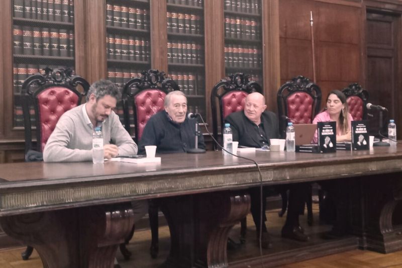 Se presentó en la UBA el libro “Crónicas de Alfonso. 40 años de Democracia”