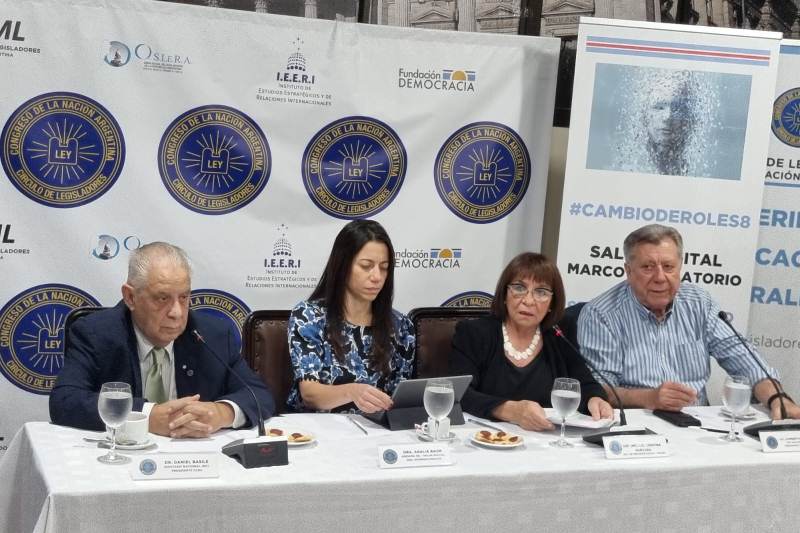 Círculo de Legisladores: La Inteligencia Artificial, el presente y el futuro de la Salud Digital