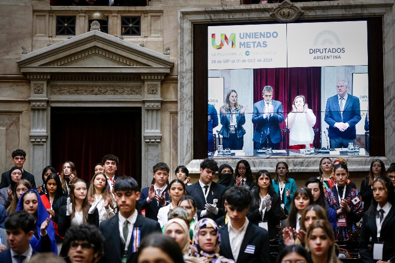 Sergio Massa y Cecilia Moreau encabezaron el XIX encuentro del programa “Uniendo Metas” junto a 900 jóvenes en la Cámara de Diputados