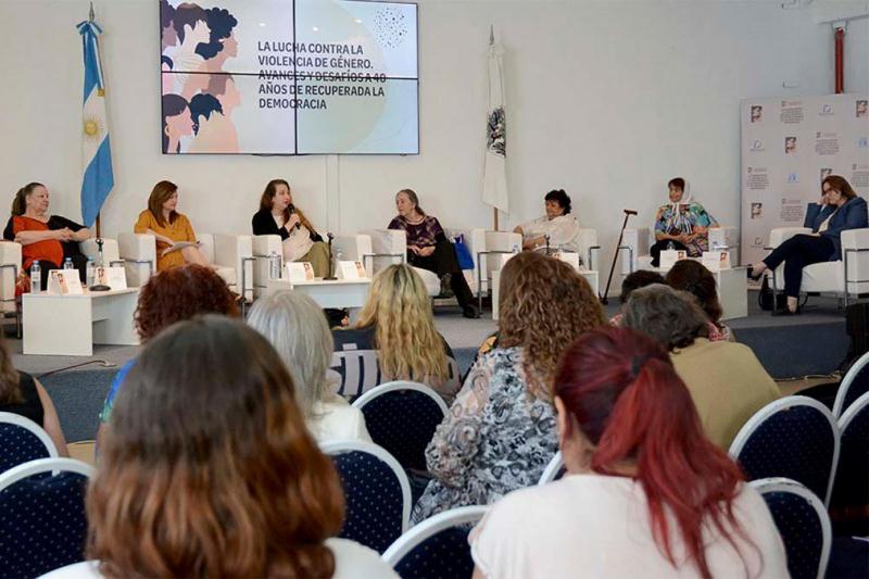 Se debatieron aspectos ligados a los avances contra la violencia de género en democracia