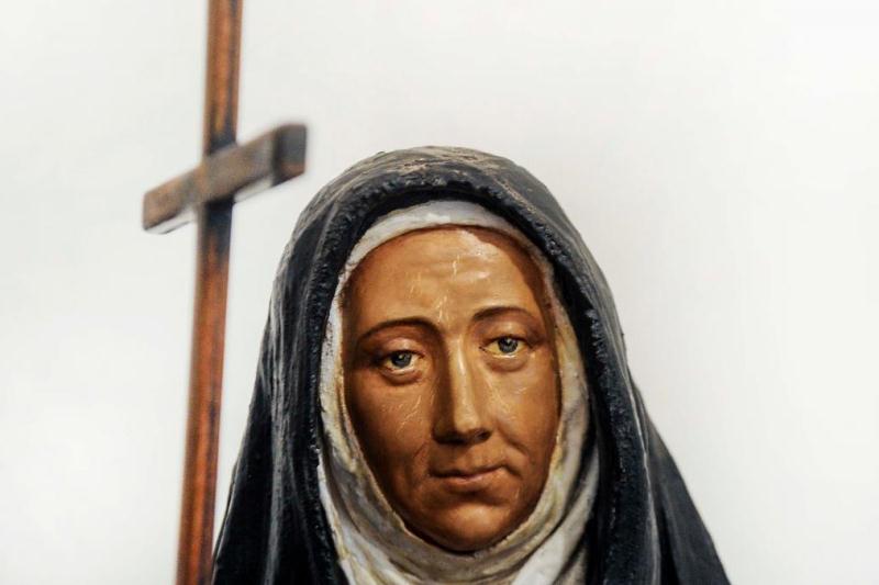 Desplegaron un altar de Mama Antula en el Senado de la Nación