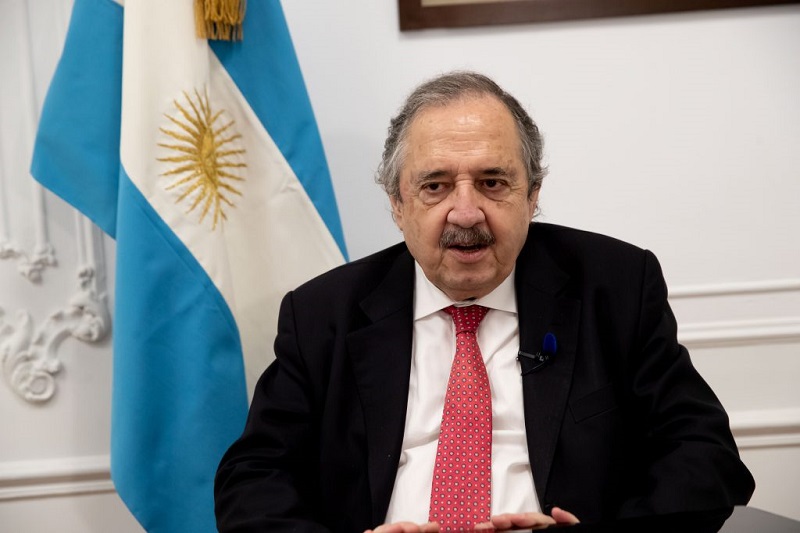 “La política está actuando contra el pueblo”