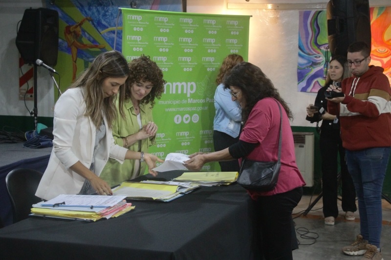 Firma de escrituras en el marco del programa Mi Escritura, Mi Casa