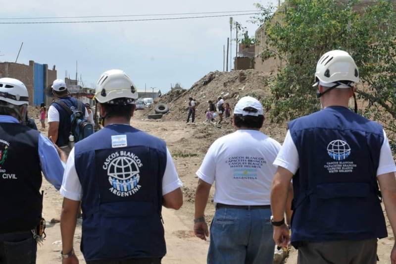 El Gobierno ofrece a España mandar cascos blancos a Valencia tras las trágicas inundaciones