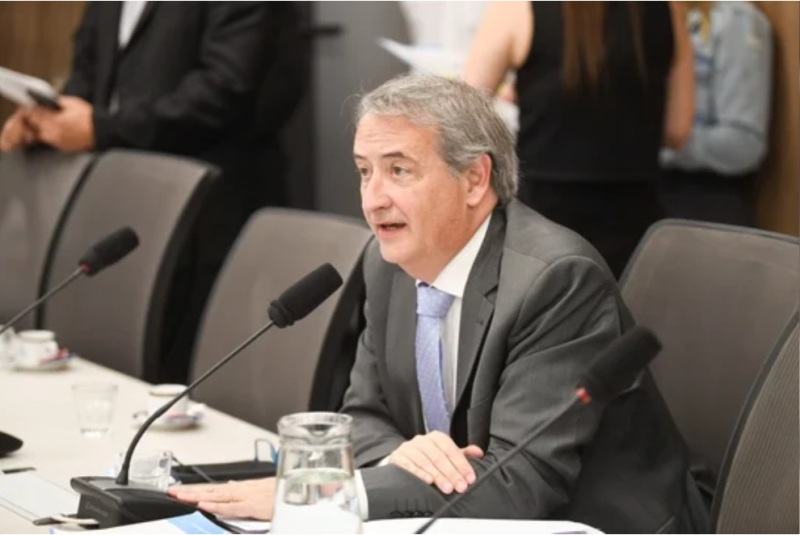 Avanza en Diputados el proyecto opositor para limitar los DNU: un revés para Milei