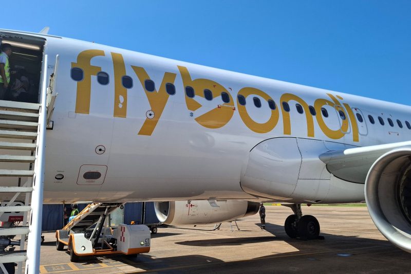 Flybondi enfrenta una crisis operativa y presión regulatoria